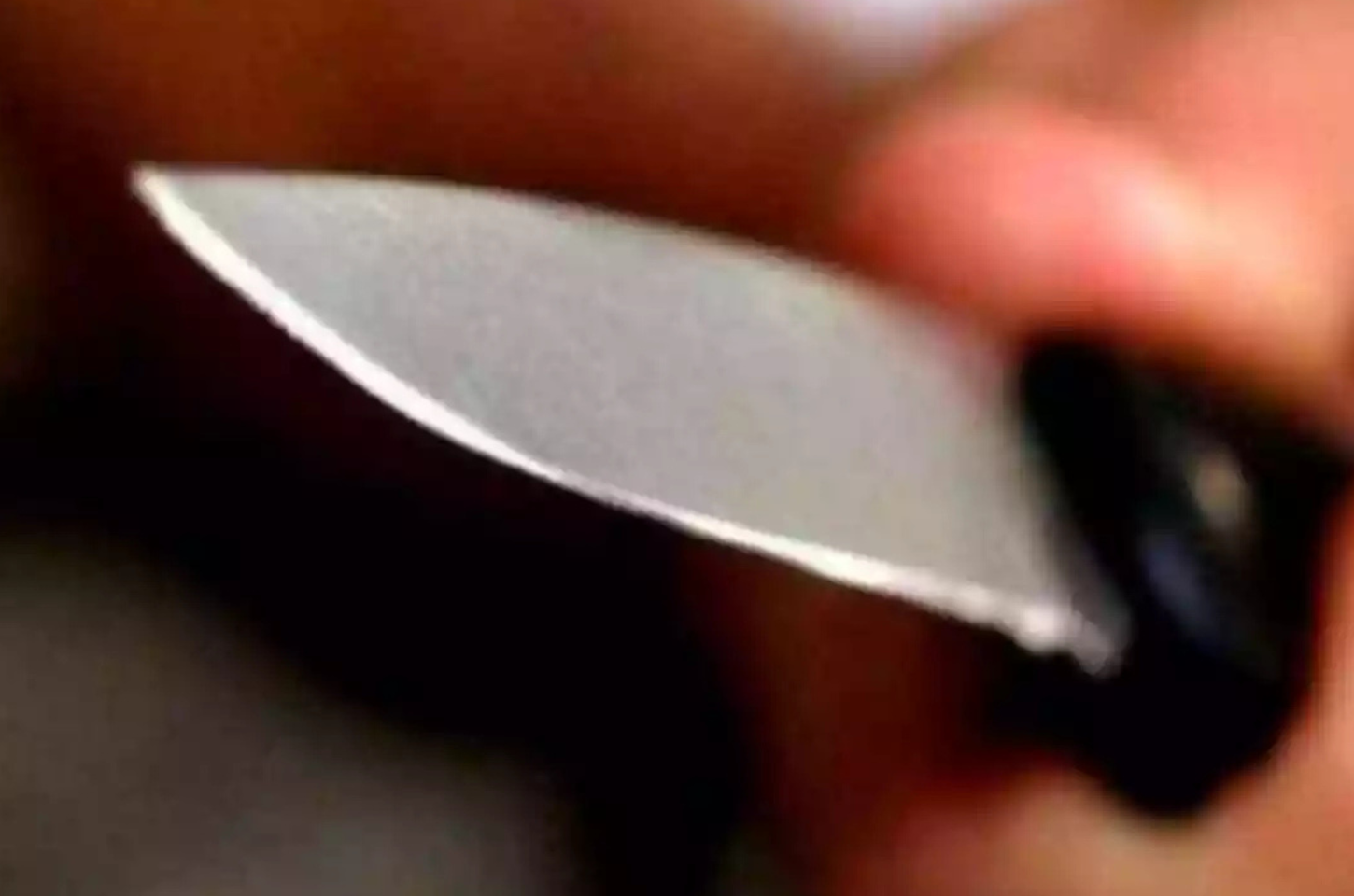 Homem que tentou matar a companheira com oito facadas na frente dos filhos é condenado