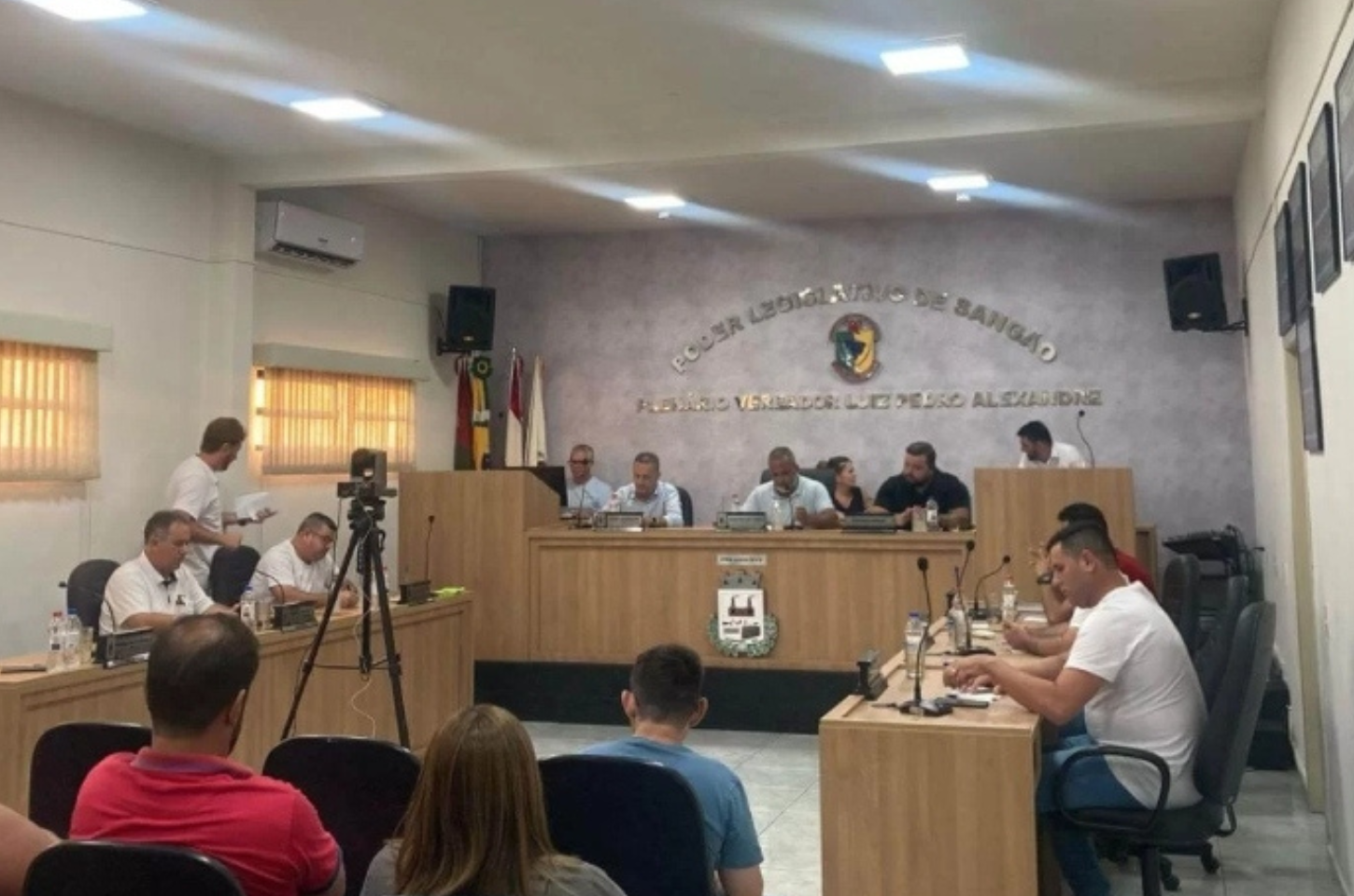 Pagamento extra de R$ 370 por participação em comissões permanentes é vetado