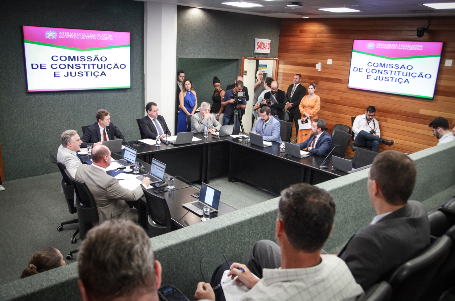 Projeto que isenta pessoas com deficiência auditiva do pagamento de IPVA é acatado pela CCJ