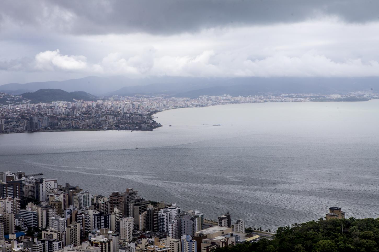 Frente fria muda o tempo em SC no feriadão