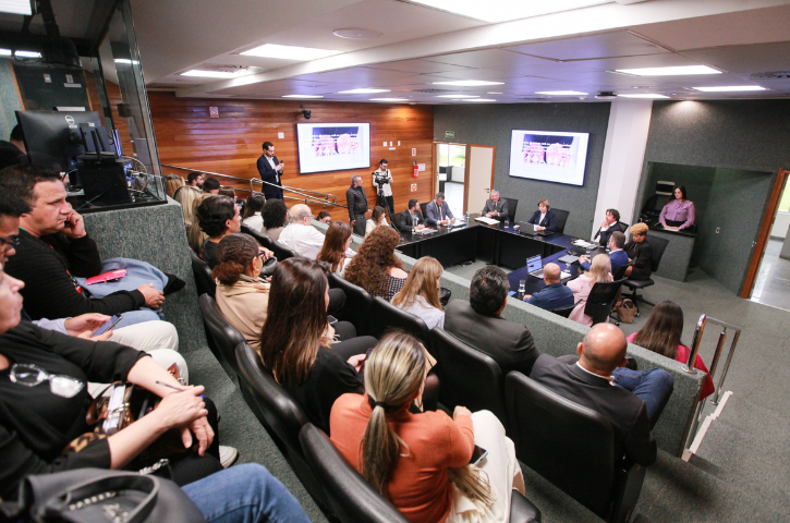 Autismo: bancada debate enfrentamento da demanda reprimida por atendimentos