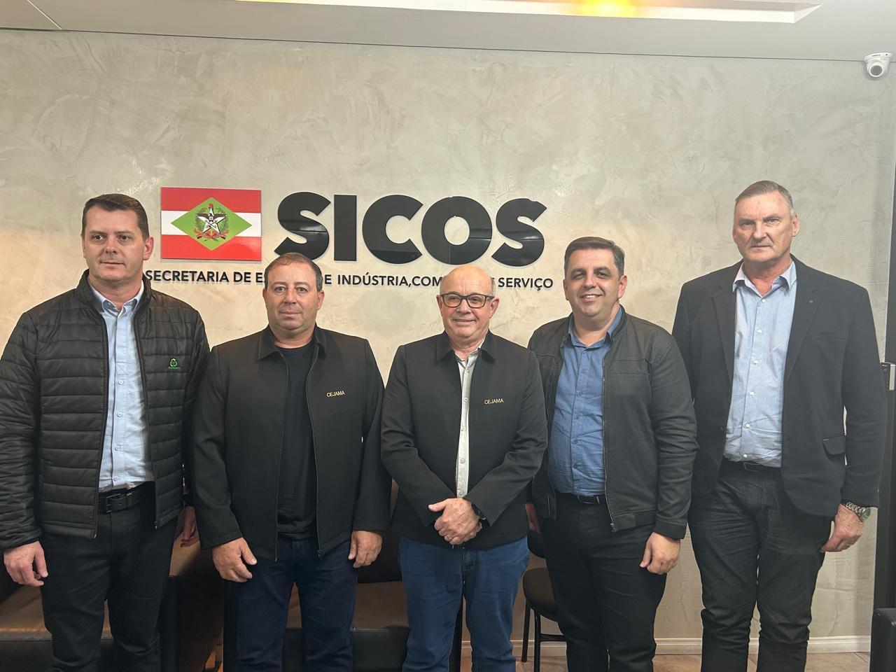 Cooperativas de energia entregam projetos à Sicos em Florianópolis
