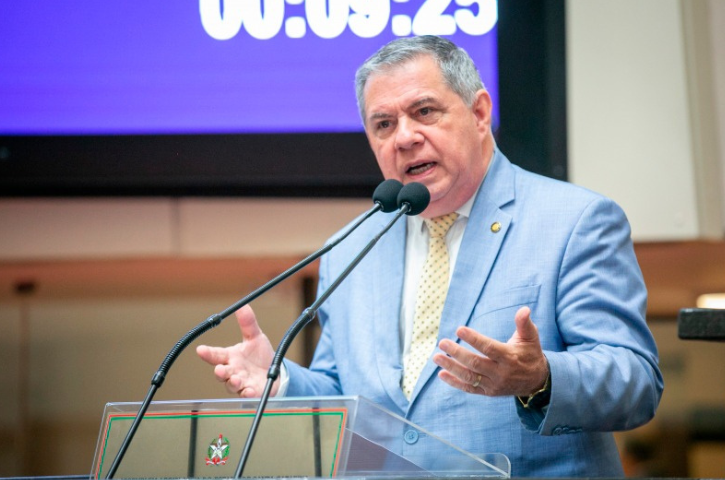 Deputado Mário Motta alerta para desigualdades na distribuição de leitos de UTI em Santa Catarina