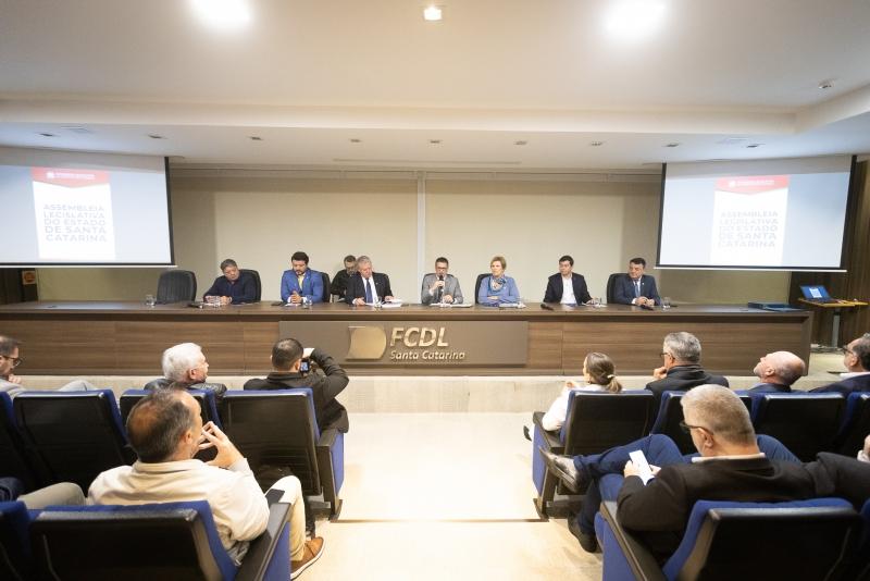 Dia Livre de Impostos pauta reunião da Frente Parlamentar de Apoio ao Comércio Varejista com a FCDL