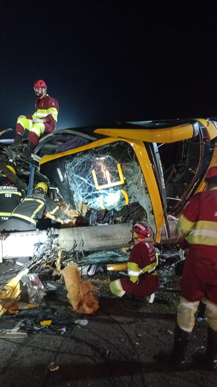 Atualização: Acidente na BR-101, em Imbituba, deixa uma pessoa morta e outras feridas