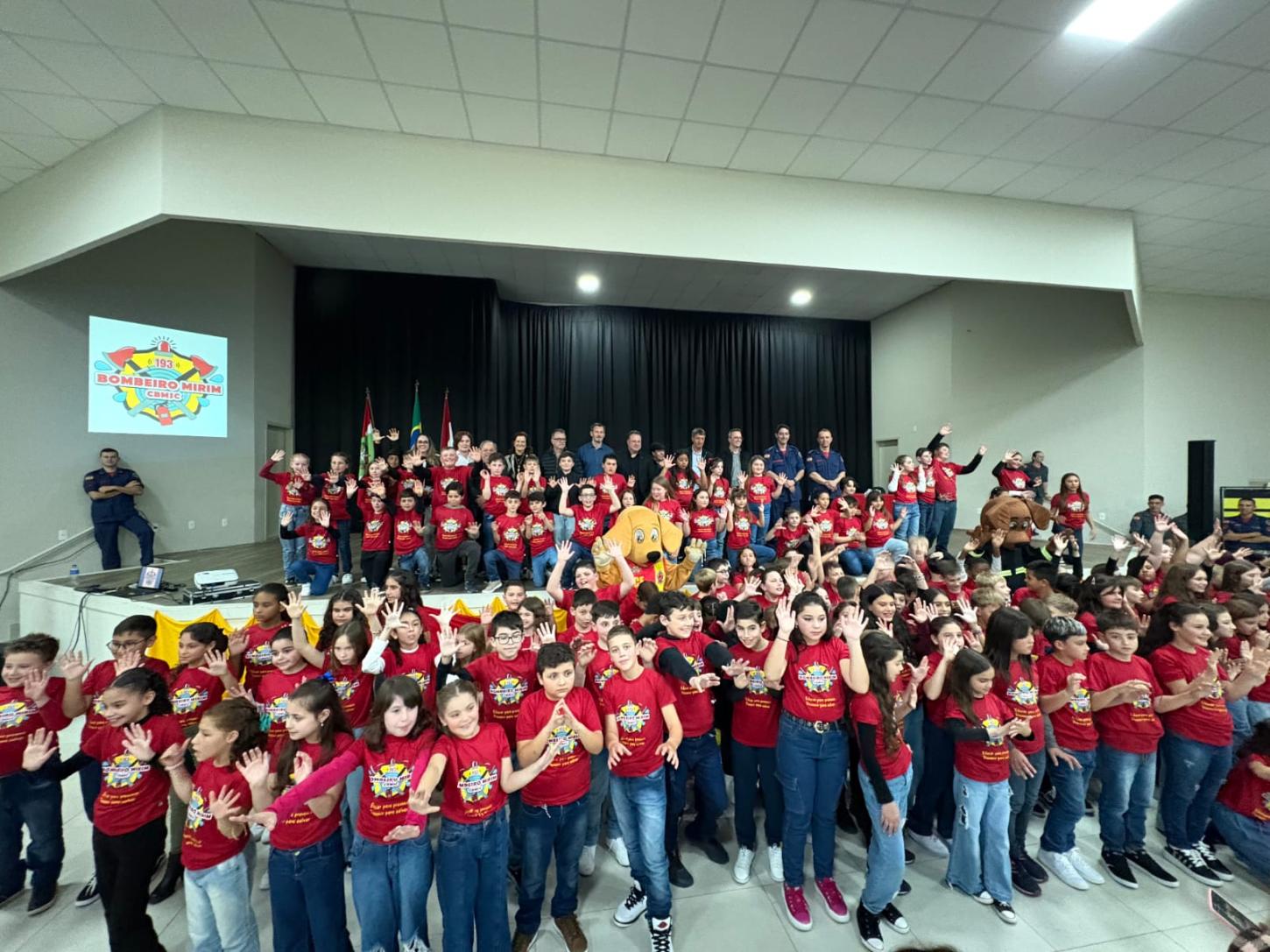 Corpo de Bombeiros forma a primeira turma de Bombeiros Mirins em Orleans