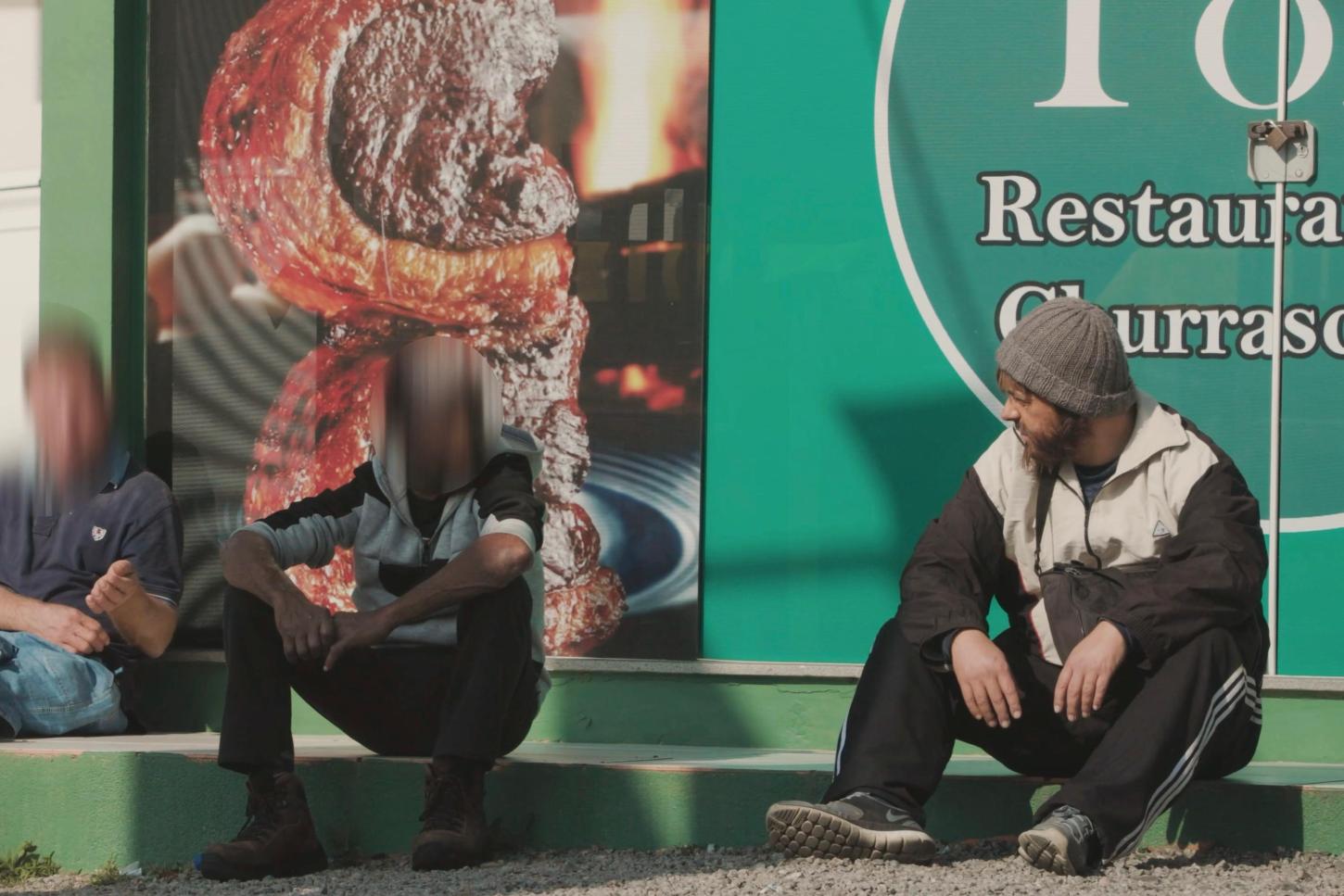 Prefeito de Criciúma se coloca como pessoa em situação de rua para aprimorar políticas públicas