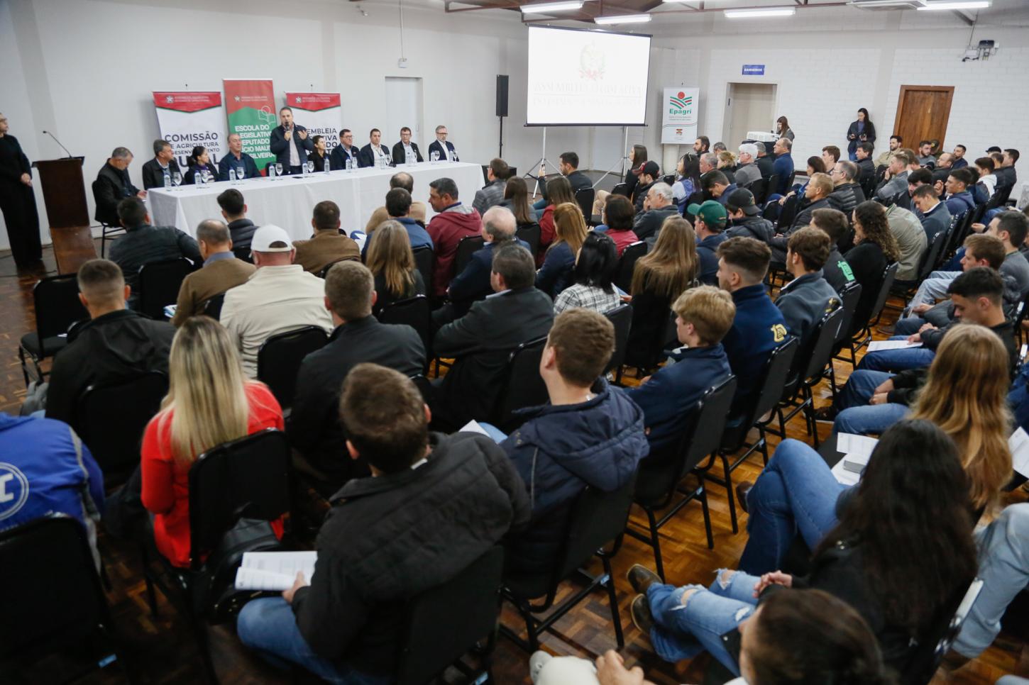 Alesc debate desafios da sucessão familiar no campo