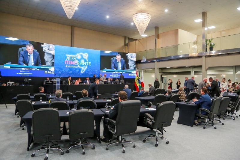 Canabidiol no SUS e violência contra a mulher ganham destaque na sessão