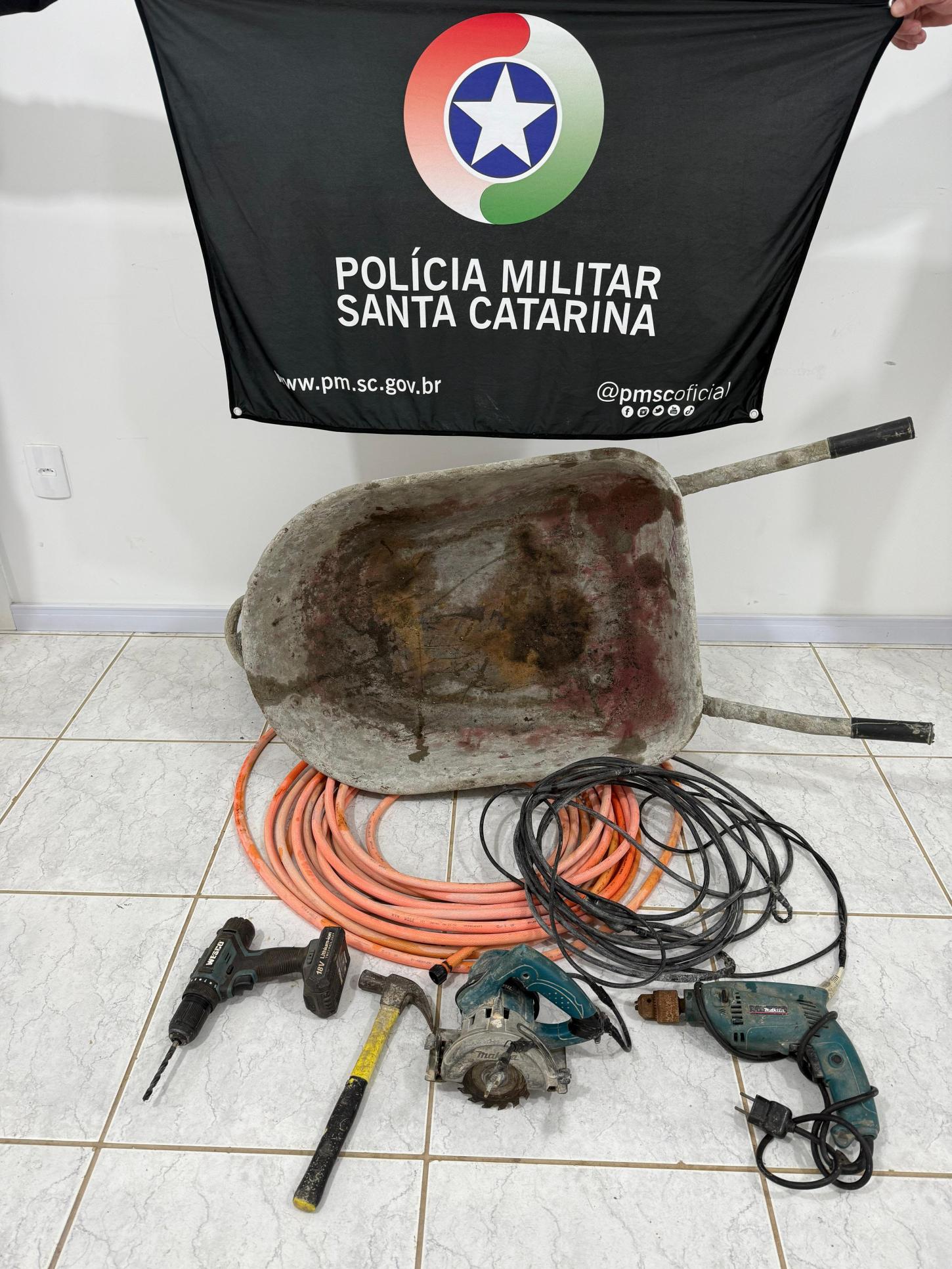 Polícia Militar recupera objetos furtados e dois homens confessam crime em Braço do Norte