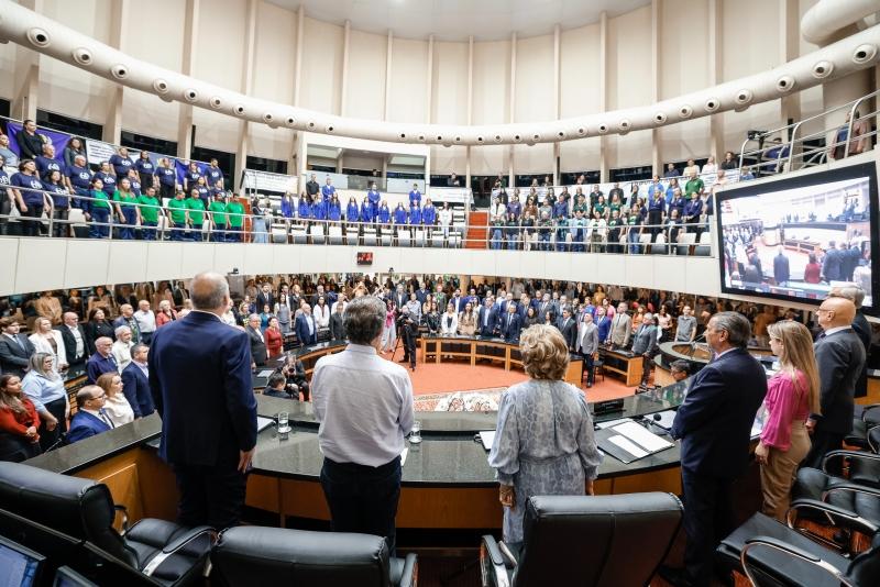 🏛️ Alesc Celebra 20 Anos da 'Lei das APAEs' e Homenageia Pioneiros da Inclusão em SC