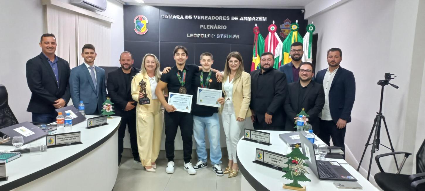 Cauã e Angel recebem Moção na Câmara de Vereadores