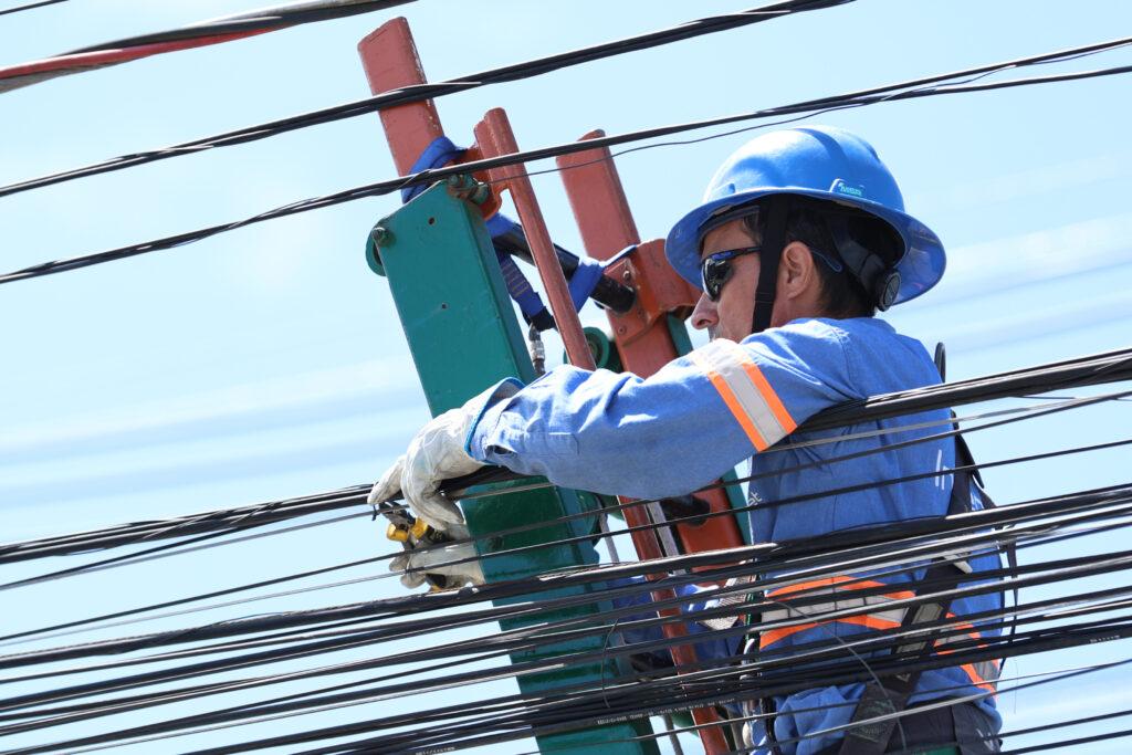 Nova Etapa de Limpeza da Fiação Aérea Ocorre na Avenida Patrício Lima em Tubarão