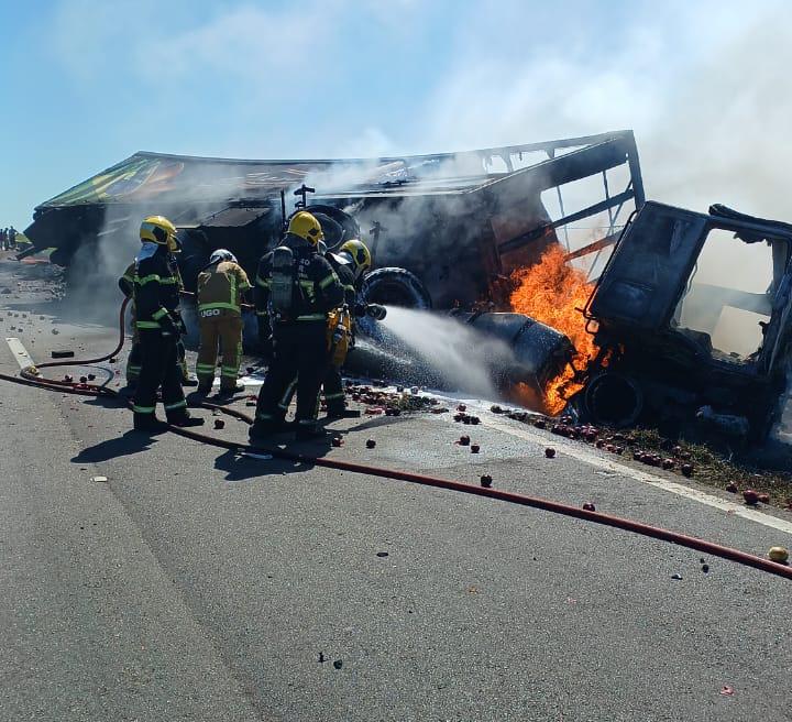 🚛 Carreta carregada de cebolas pega fogo na BR-101 no Sul de SC