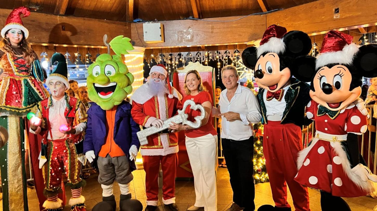 🎅 Chegada do Papai Noel reúne multidão e abre oficialmente o Natal Encantado em Urussanga