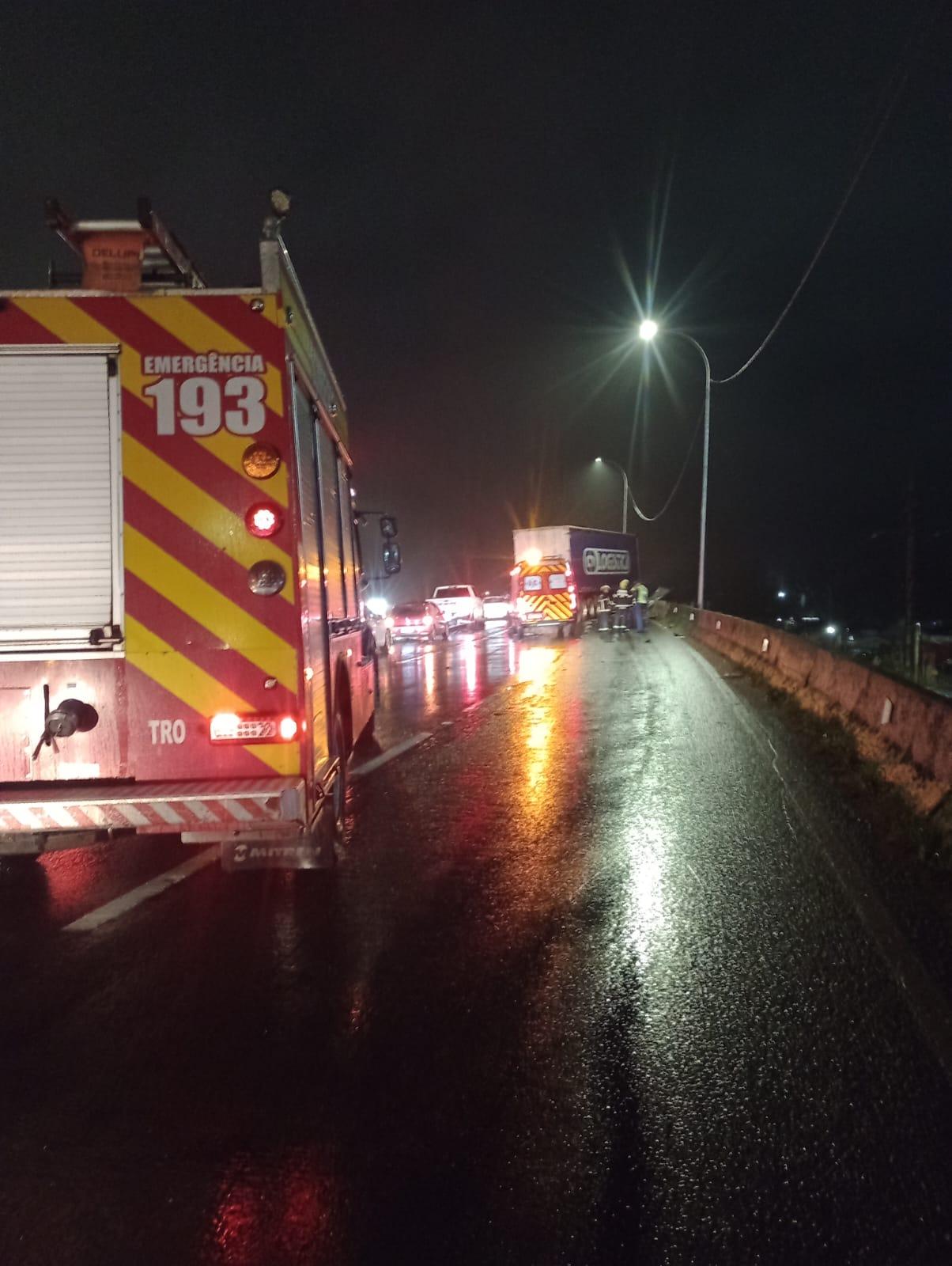 💥 Engavetamento com cinco veículos mobiliza socorro na BR-101