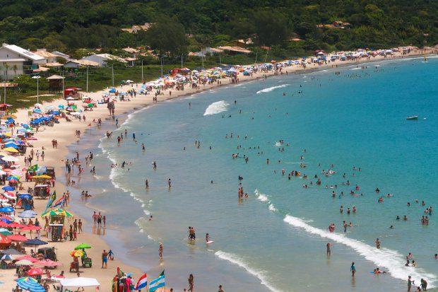 🏖️ Feriadão de Natal começa com maioria das praias próprias para banho em SC; chuva acende alerta para o Réveillon