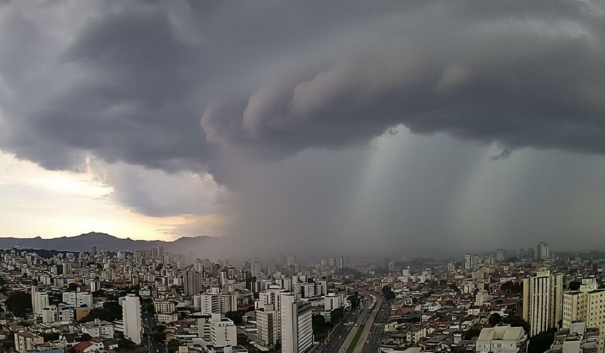 ⛈️ Frente fria traz temporais para o Sul do Brasil antes do Natal