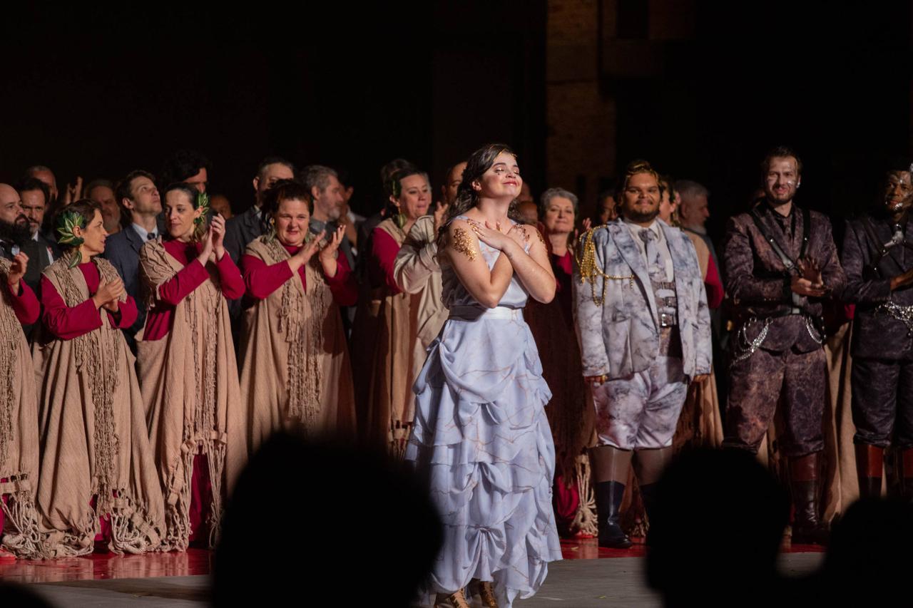 🎼 Soprano Débora Faustino comanda noite emocionante em São Ludgero nesta sexta