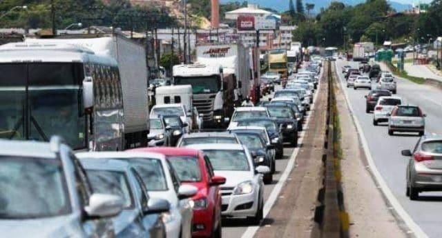 🚗 BR-101 registra lentidão em diversos pontos de Santa Catarina nesta segunda