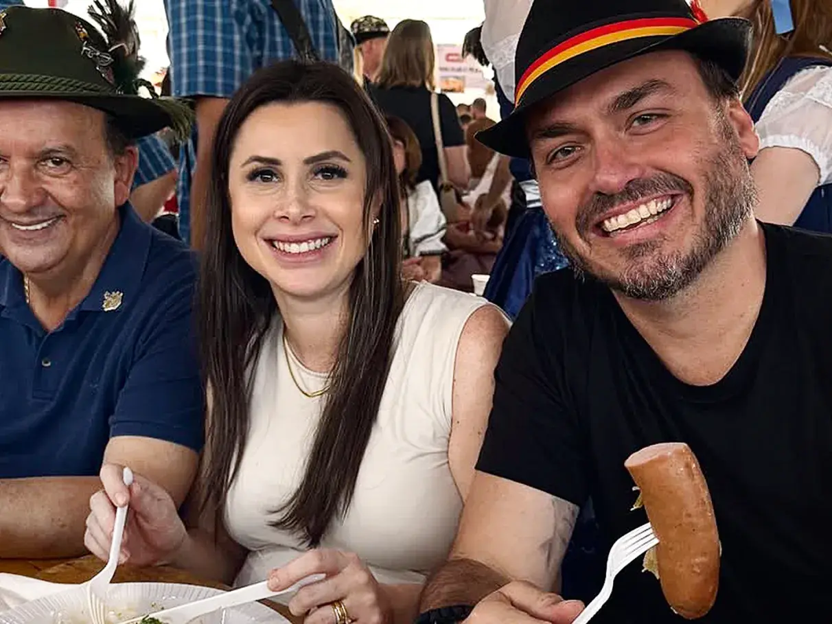 🇧🇷 Bolsonaro define Carlos e Carol De Toni para o Senado em SC