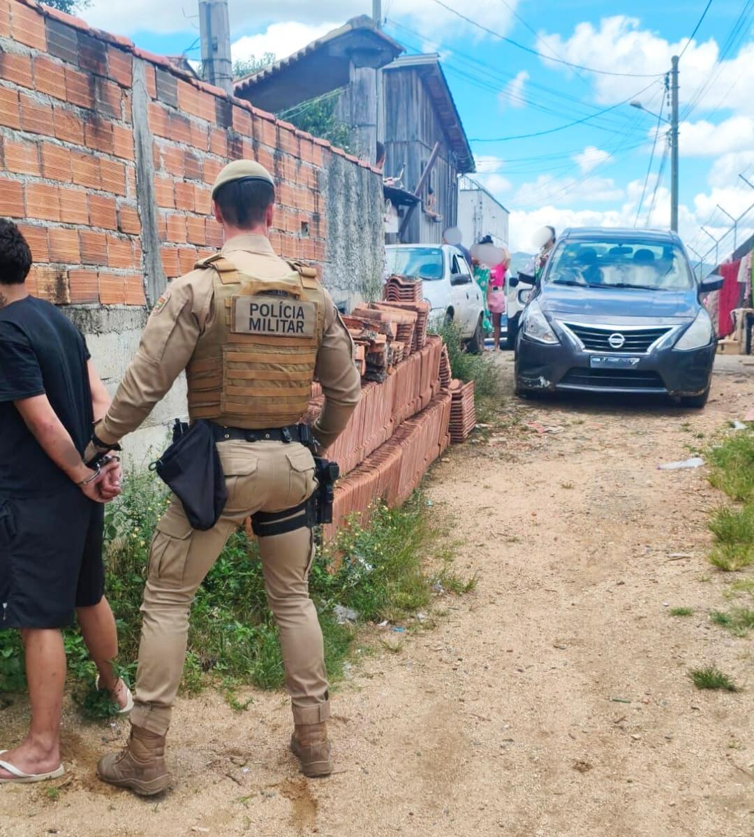 Dois homens são presos em Braço do Norte com carro roubado
