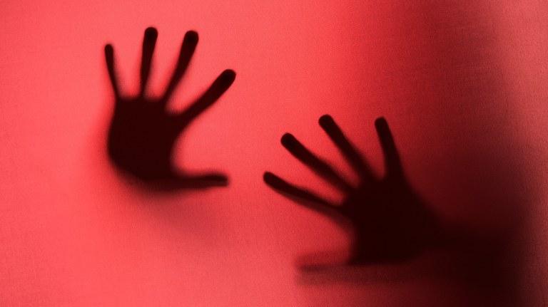 Homem é preso em Balneário Arroio do Silva após ferir companheira com faca