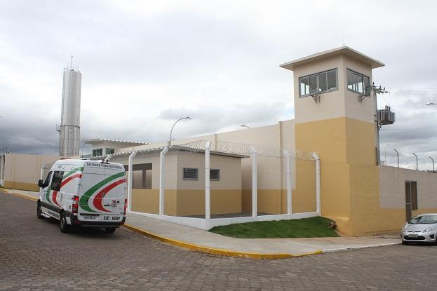 🚔 PM captura foragidos em Criciúma: um tentou fugir pulando muros e outro foi preso ao buscar detenta recém-liberada