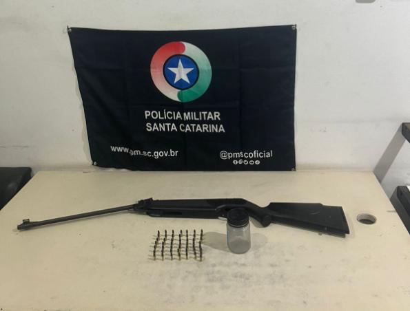 🚔 PM retira duas armas de circulação em Sombrio e Arroio do Silva; homem com tornozeleira foi detido