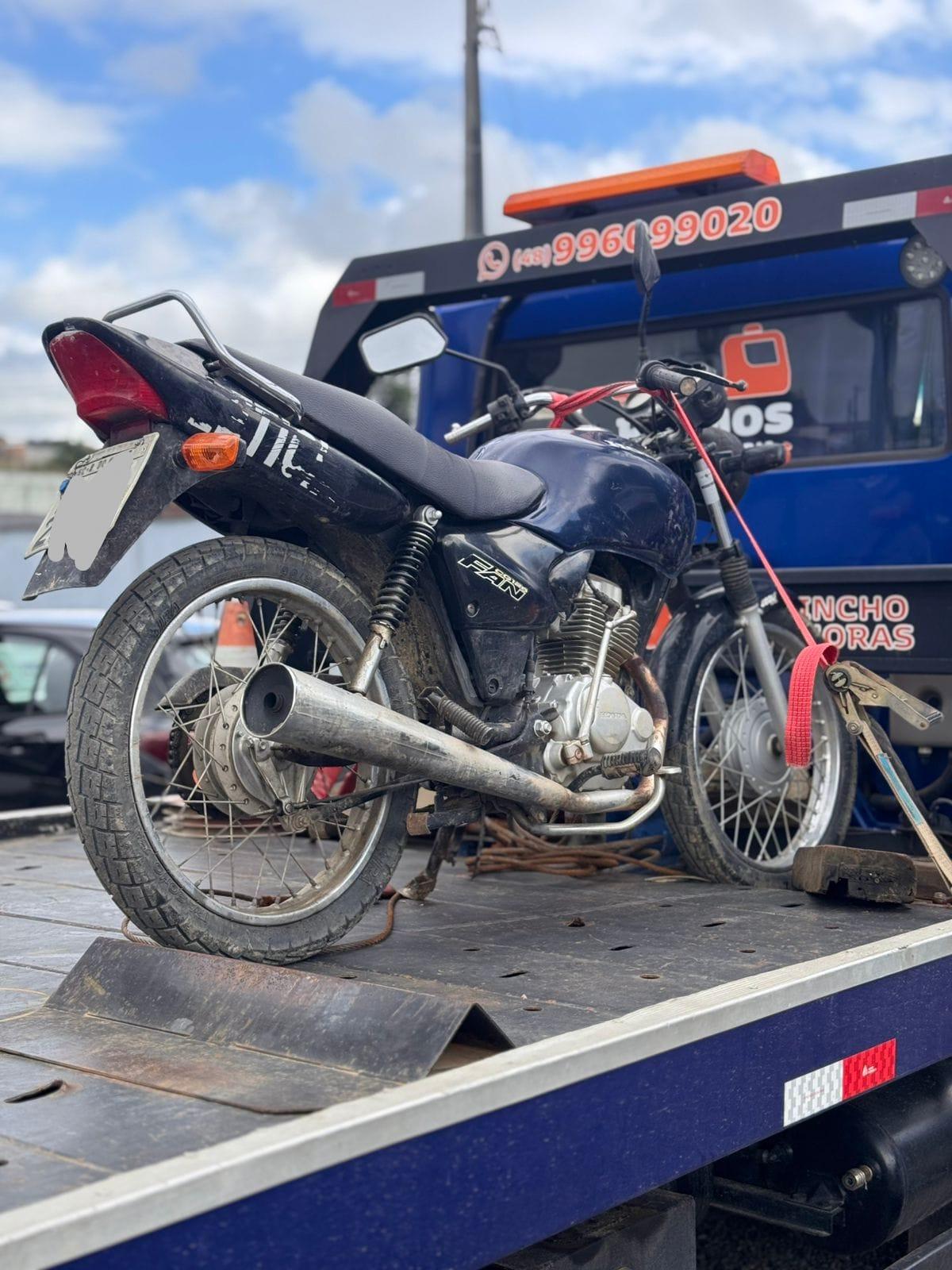 🚔 Três homens são presos em flagrante com moto furtada dentro de kitnet