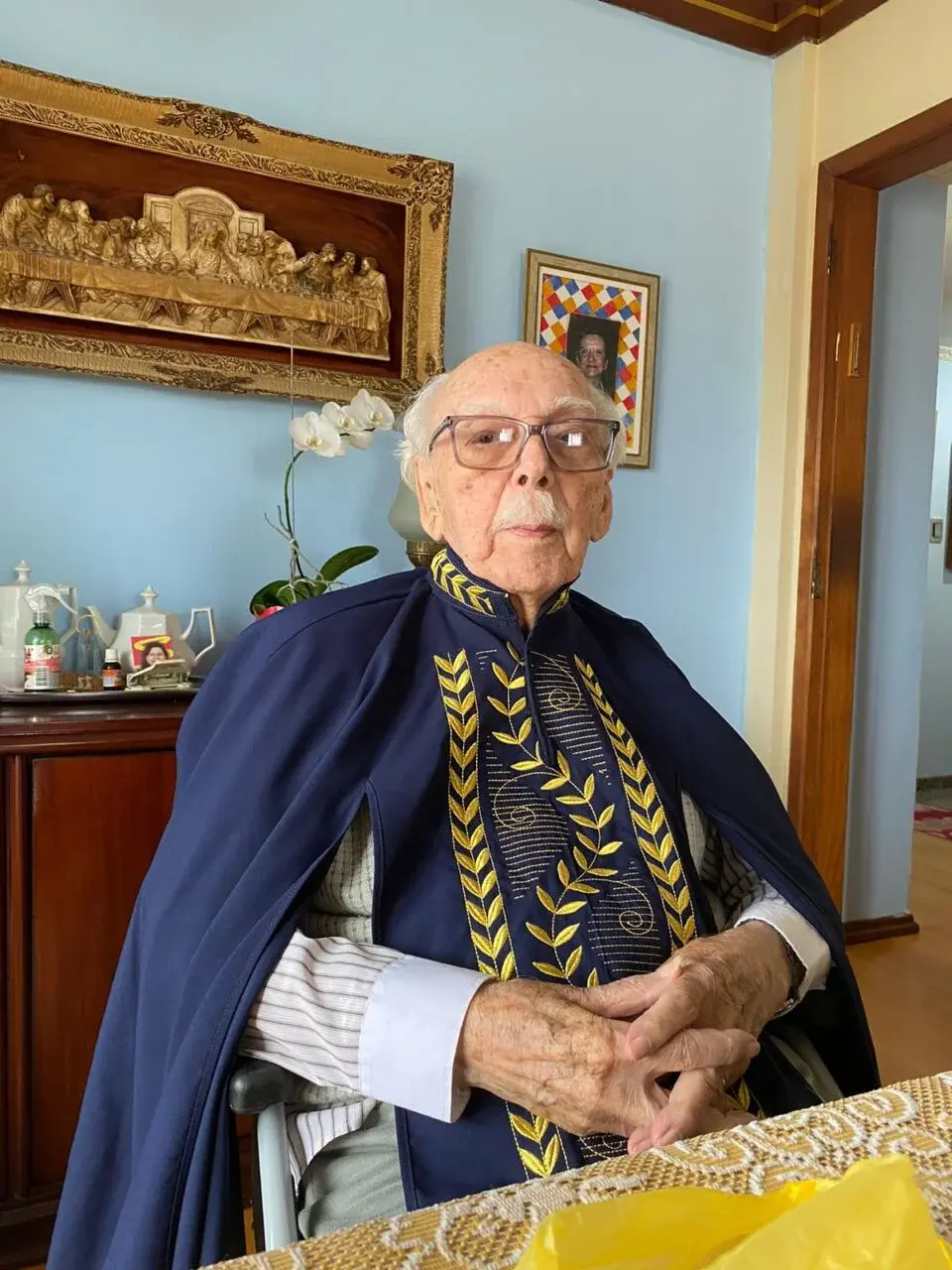 🚨 Aos 104 anos, escritor de Tubarão entra para o Guinness World Records