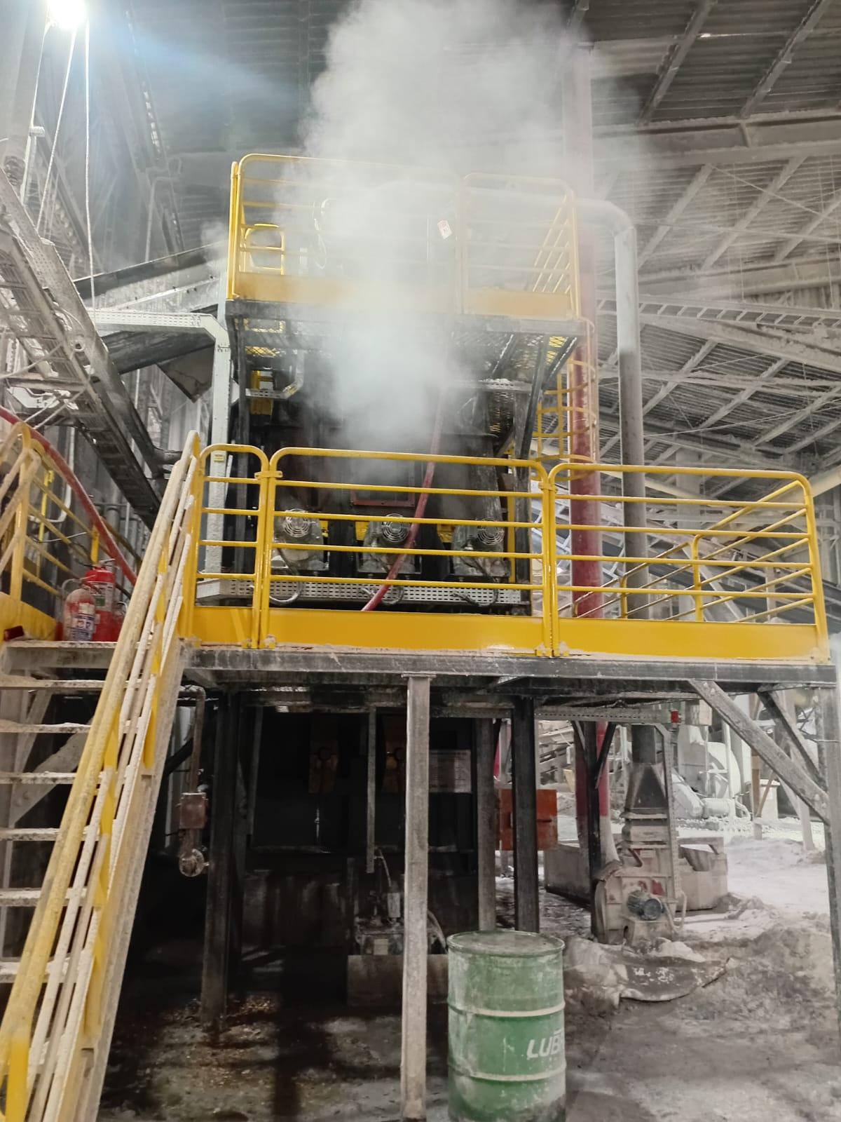 🚒 Bombeiros combatem fogo em fábrica de insumos para ração animal