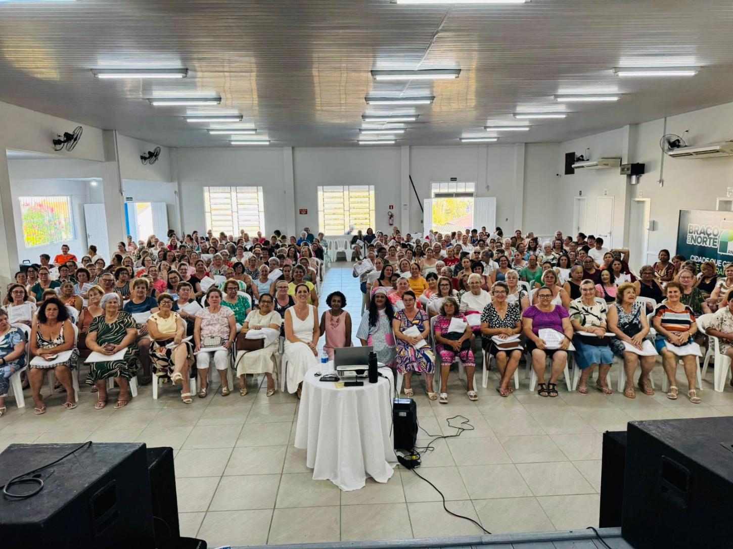🧶 Braço do Norte reúne mais de 600 mulheres para lançamento do projeto 