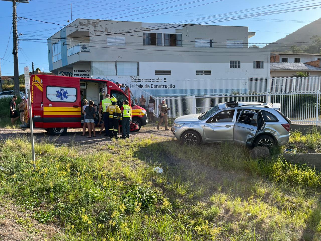 🚗 Colisão entre carro e ônibus mobiliza Bombeiros na SC-370