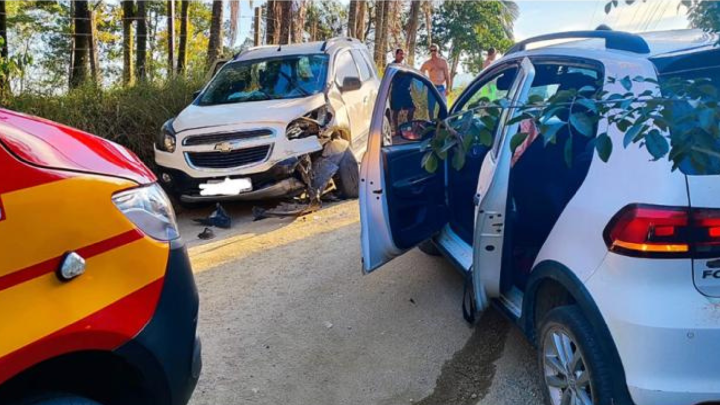 🚗 Colisão frontal deixa idosa e criança feridas em Gravatal