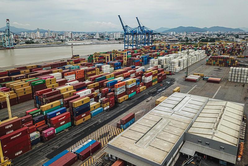 🚢 Exportações de SC recuam 4,1% no primeiro bimestre de 2026