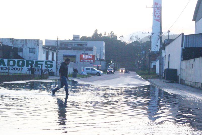 🤝 MPSC busca soluções para conter cheias no bairro Dehon em Tubarão