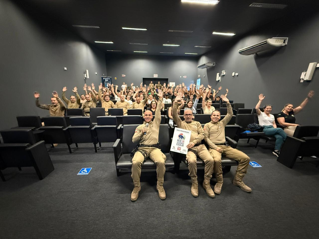👮‍♂️ PM reúne diretores e vigilantes para fortalecer segurança nas escolas de Braço do Norte e região