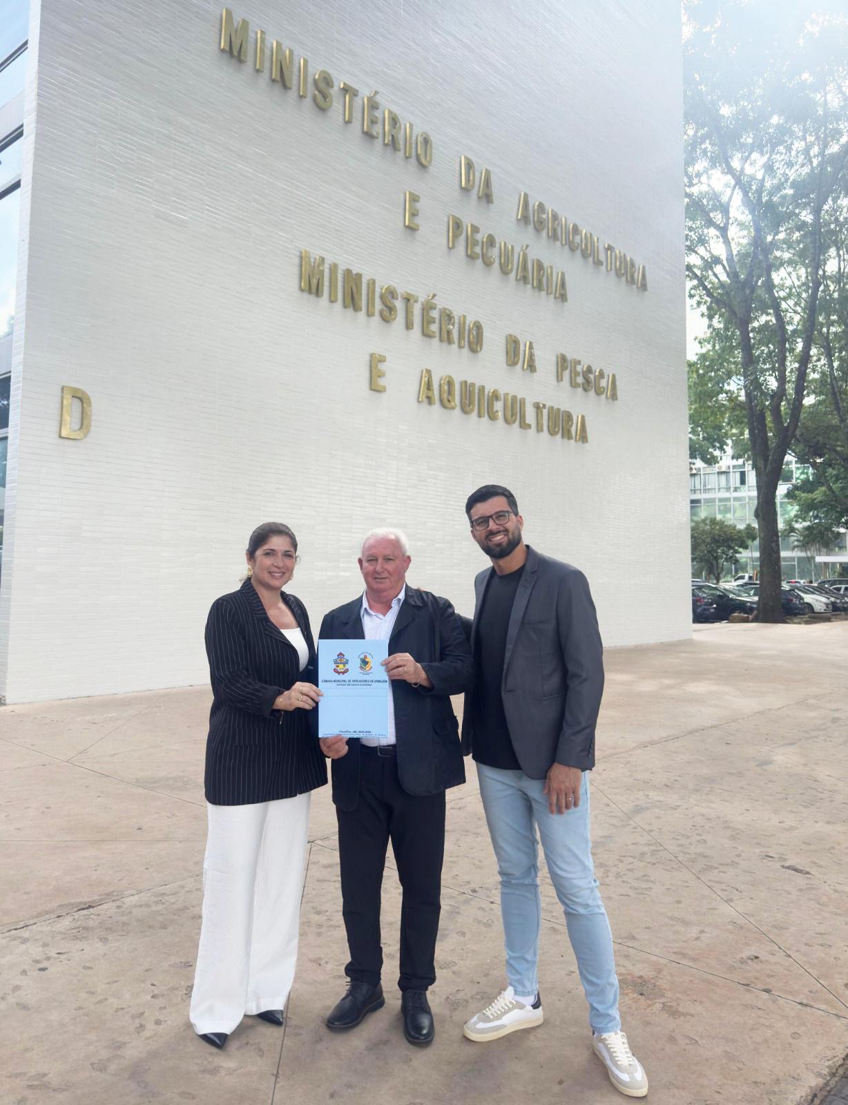 🏛️ Vereadores de Armazém protocolam pedidos de recursos para a área rural em Brasília
