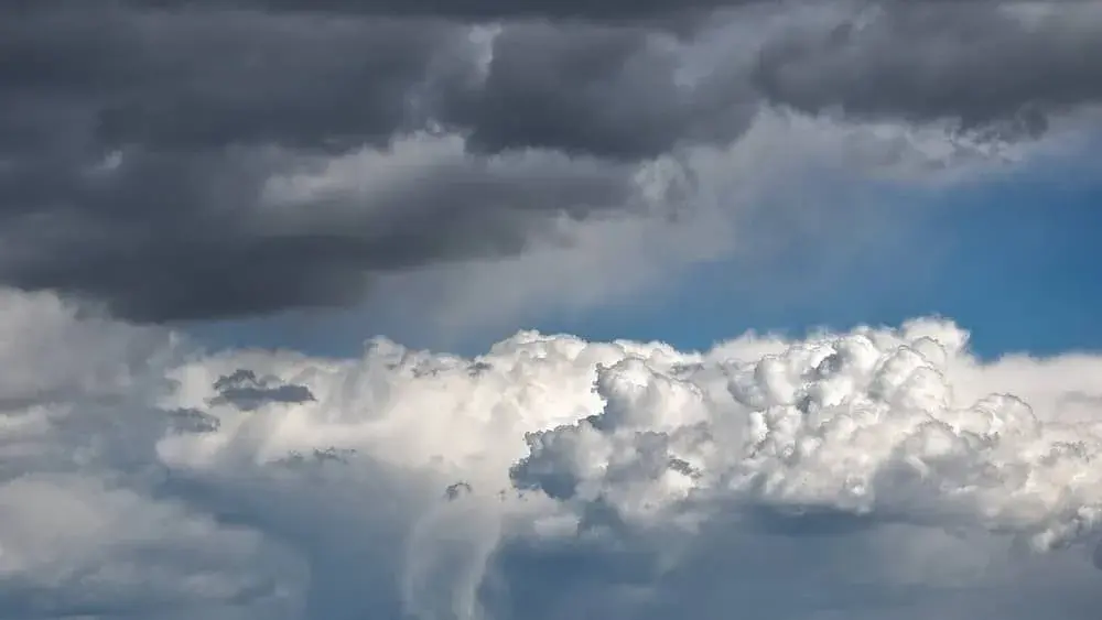 ⛈️ Abril começa com instabilidade e retorno do calor em Santa Catarina
