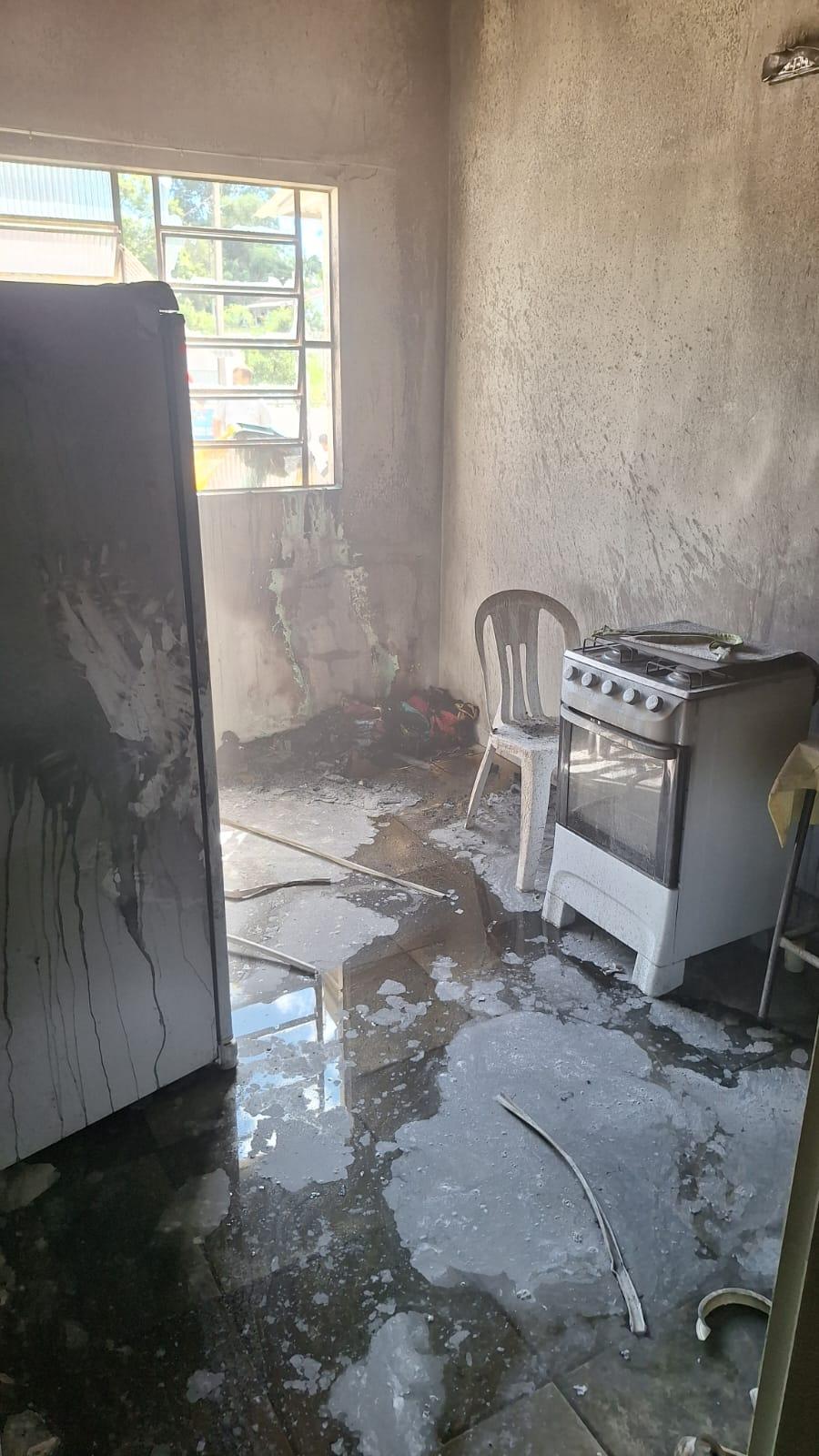 🔥 Bombeiros combatem incêndio em centro comunitário no bairro Floresta