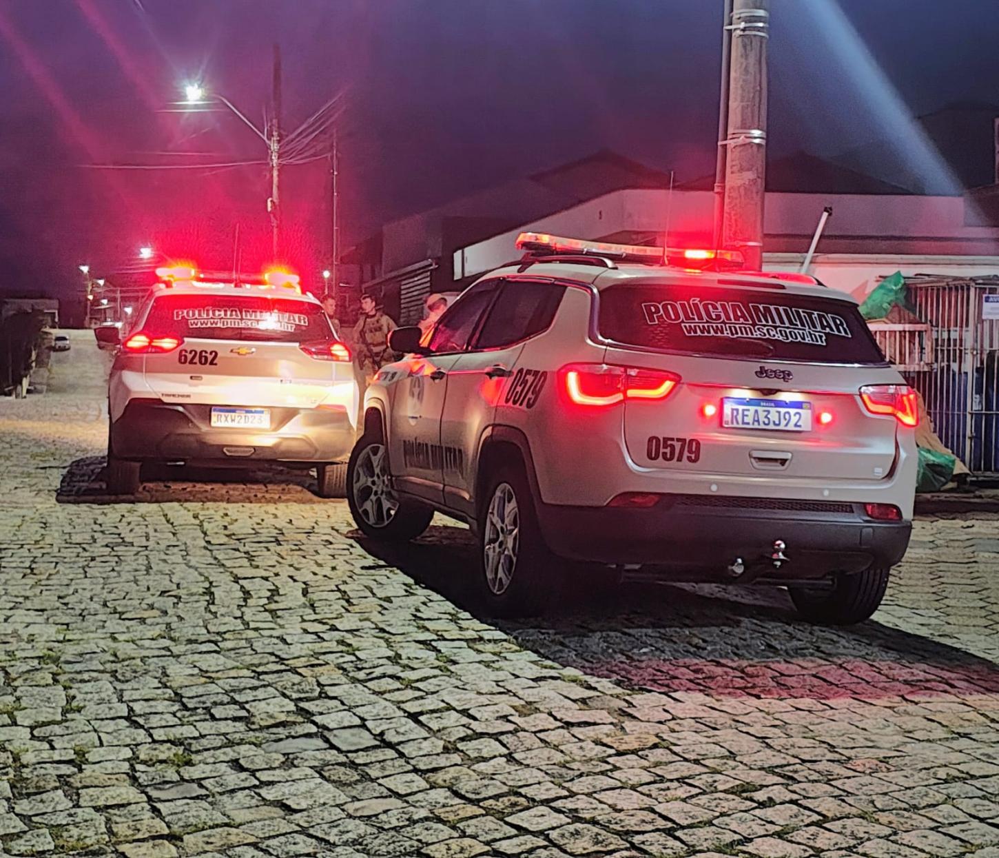 🚨 Confusão por pensão alimentícia termina com cinco feridos e barra de ferro em Criciúma