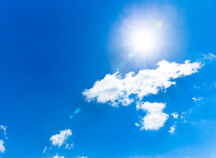 ☀️ Domingo de sol e calor em SC; temporais isolados podem atingir o Oeste na segunda