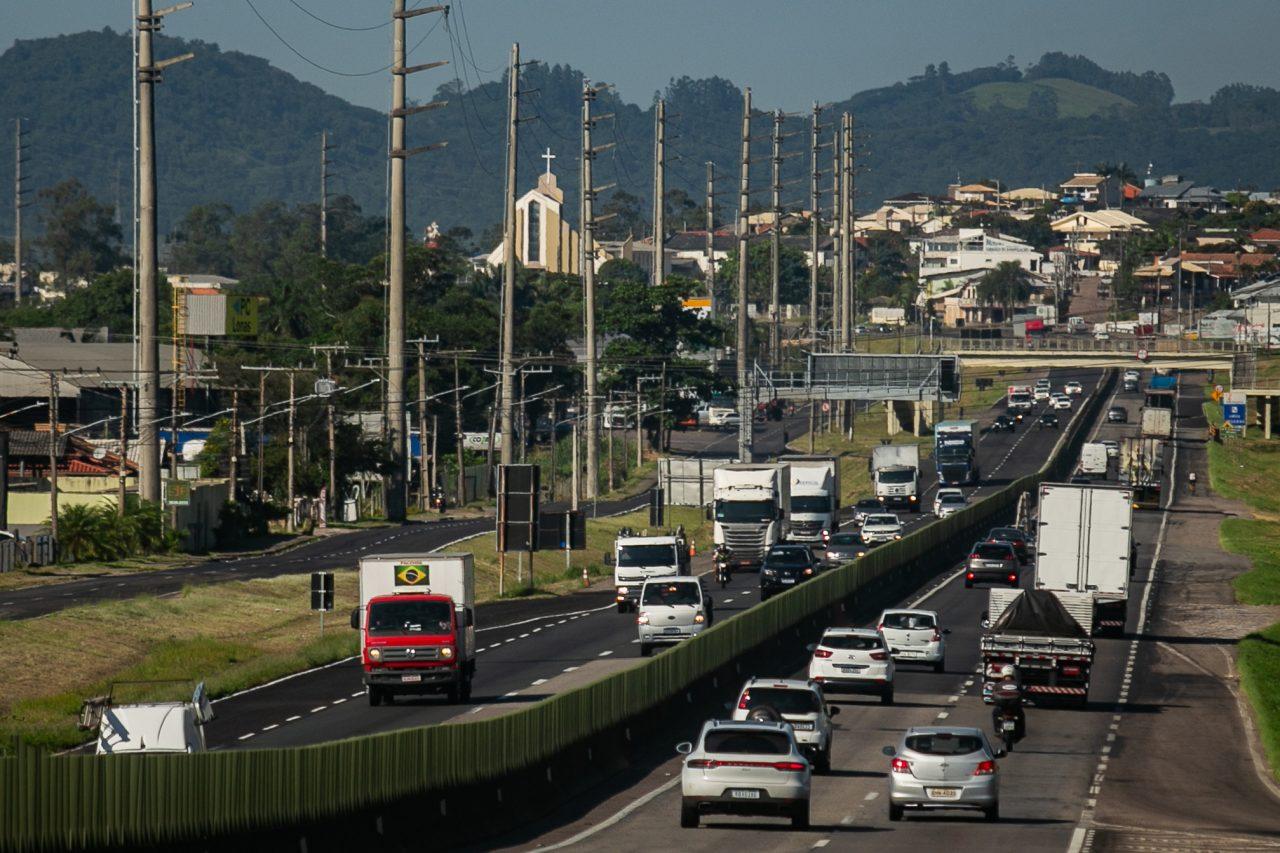 🚗 Feriado do Trabalhador deve mobilizar 635 mil veículos na BR-101 Sul