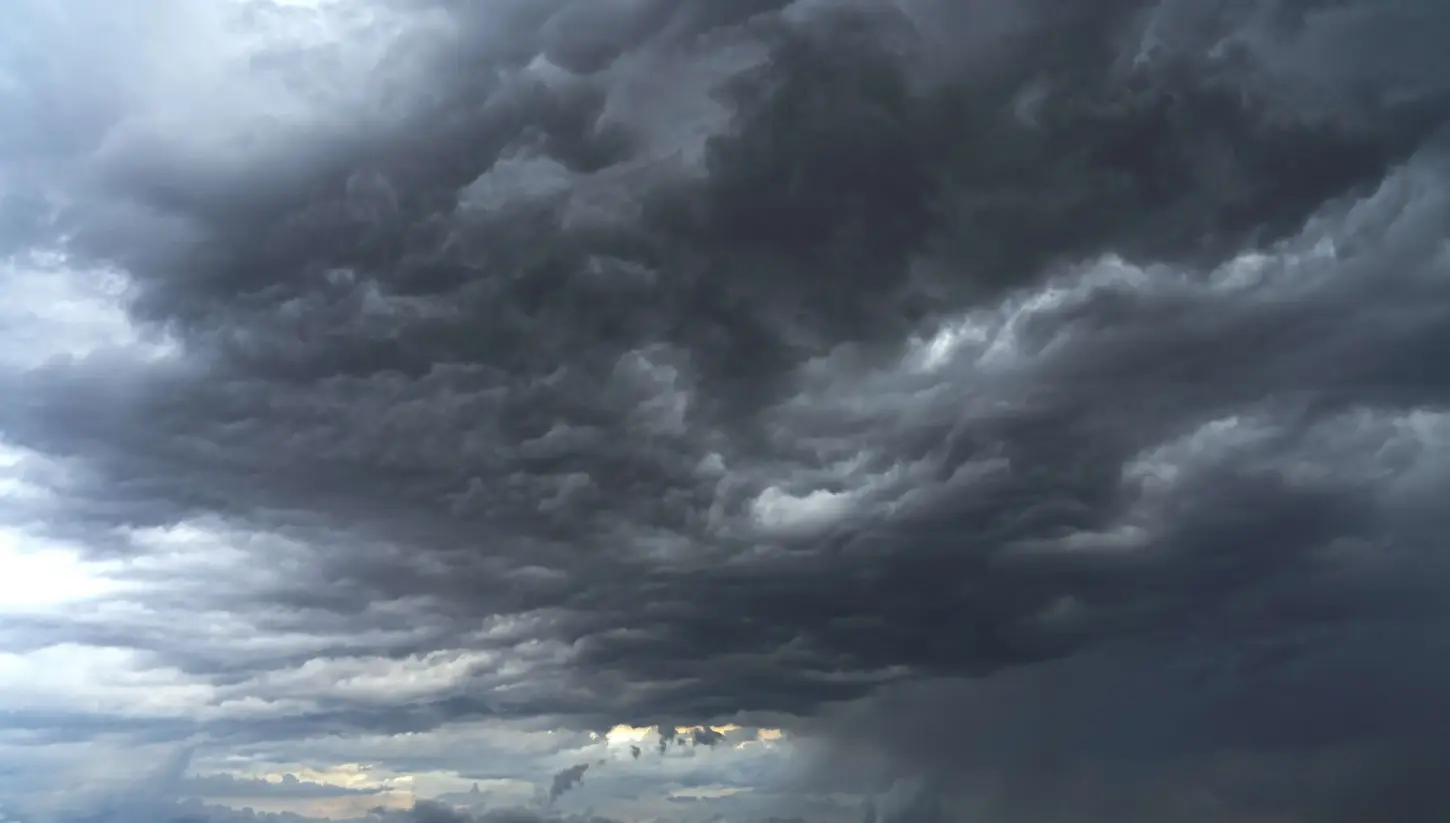 ⛈️ Frente fria traz chuva e risco de temporais para Santa Catarina