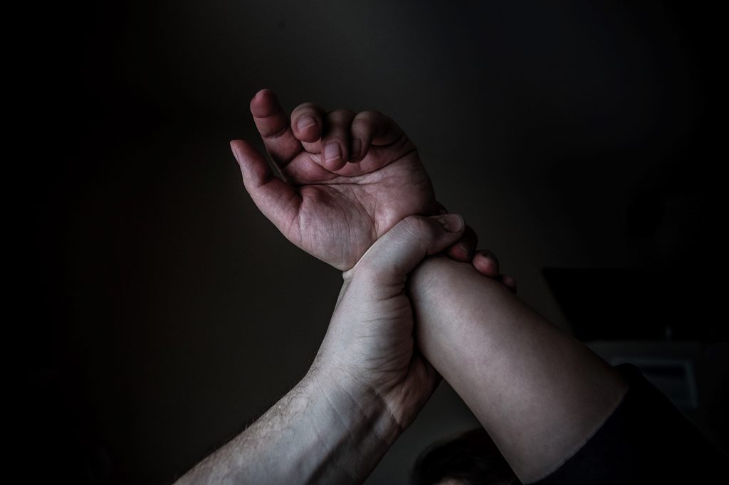 🚔 Homem com mandado de prisão é detido após ameaçar companheira