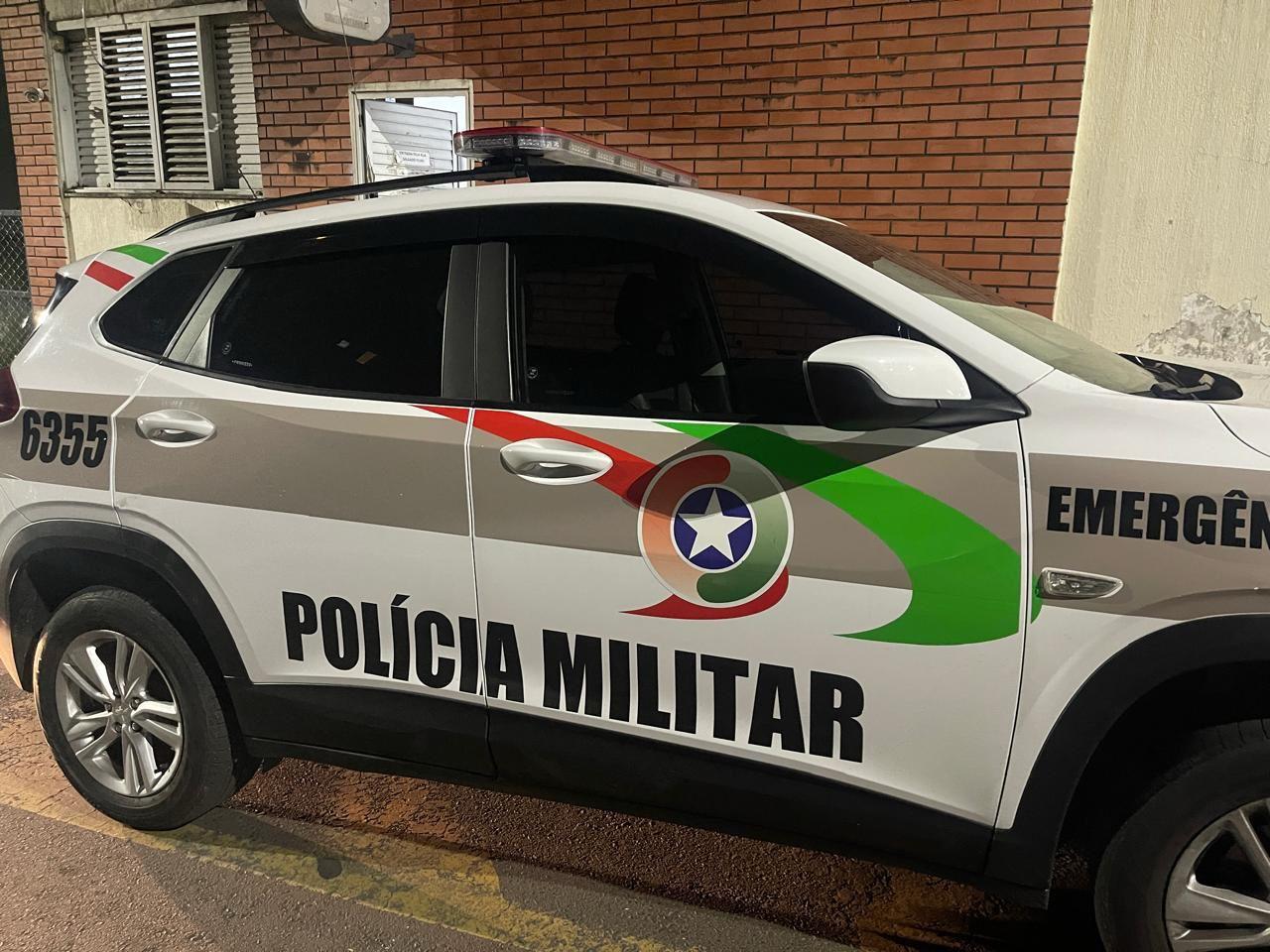 🚔 Homem é preso após agredir companheira com chutes na cabeça em Braço do Norte