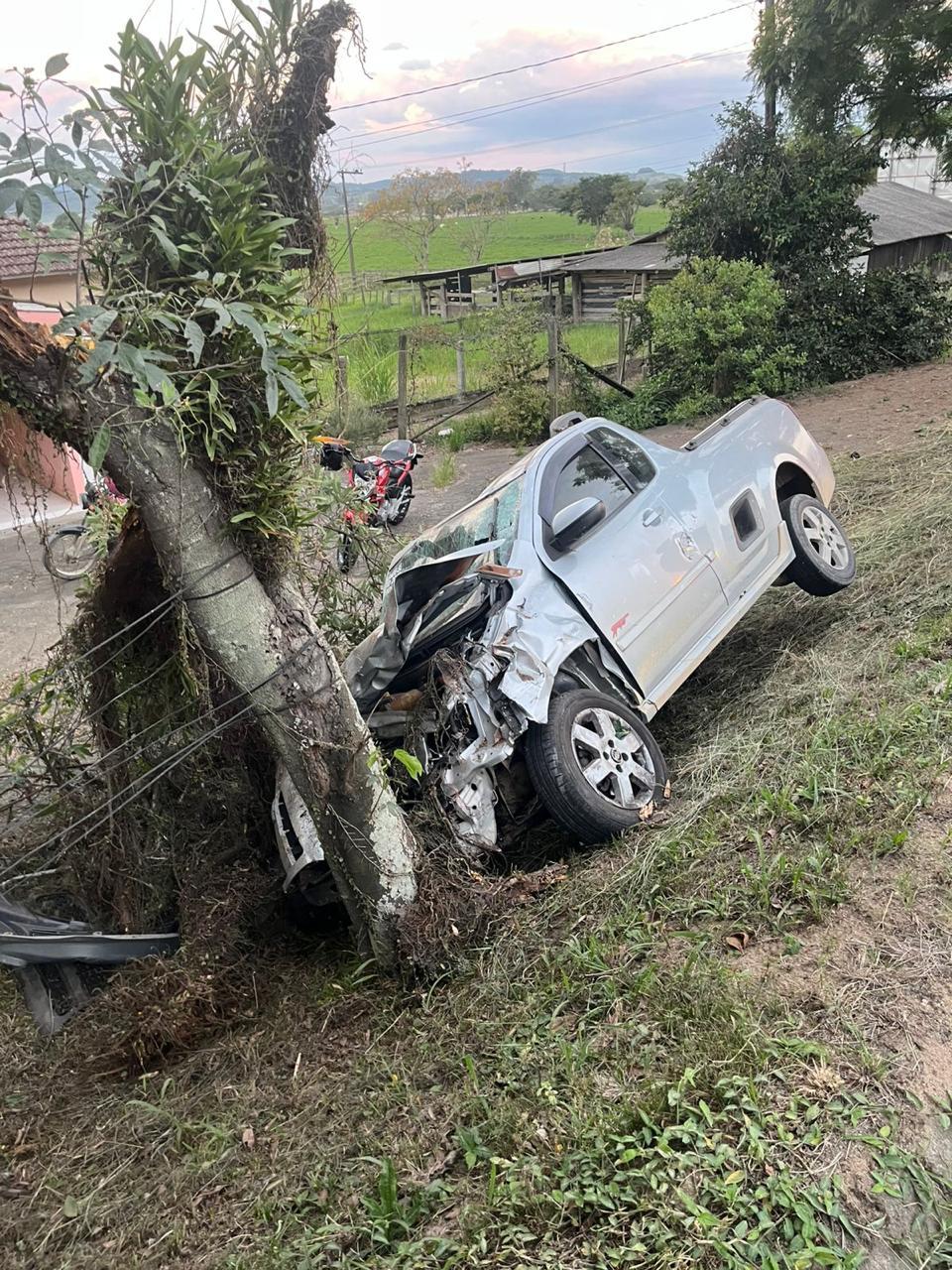 🏍️ Idoso de 79 anos morre em colisão entre carro e moto na SC-370