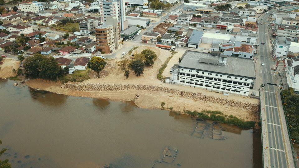 🌊 Obra de contenção nas margens do Rio Braço do Norte atinge 30% de execução