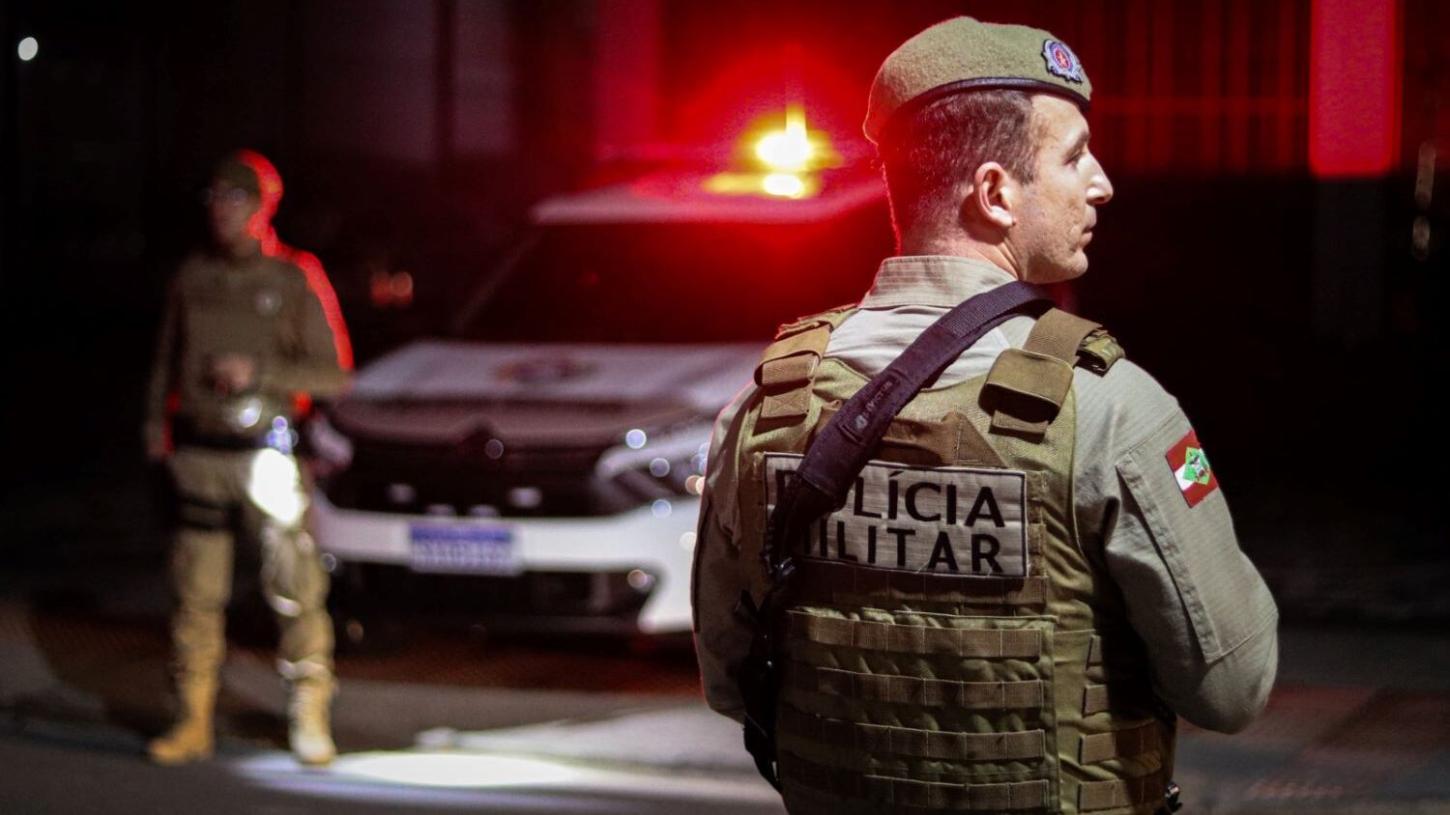 🚨 Perseguição e tráfico: Homem é preso em Imbituba com mais de R$ 22 mil em espécie e drogas